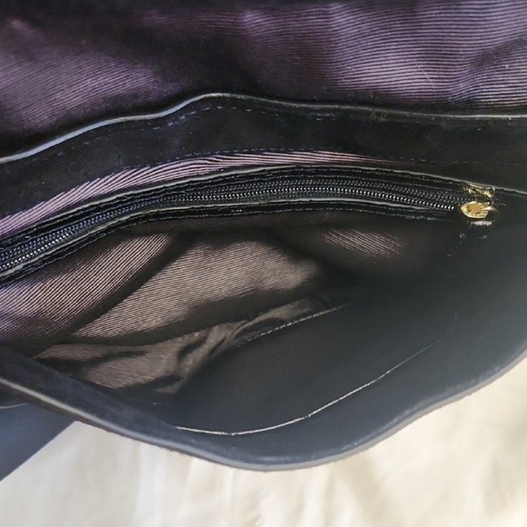 Elizabeth and James Black Crossbody Bag with Croc-Embossed Texture - Picture 4 of 8